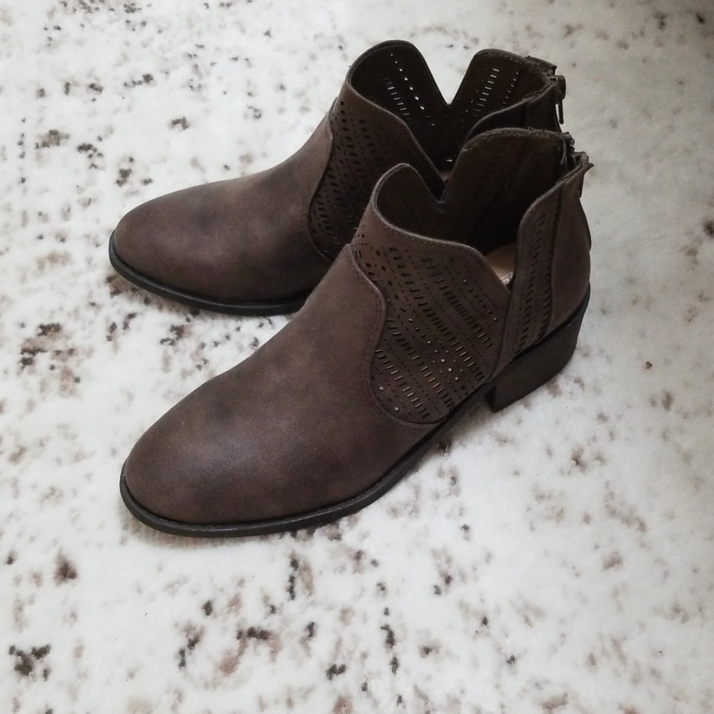 ND ankle boots.
